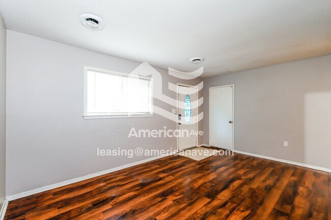 Foto del edificio - 408 Queen Marie Ln