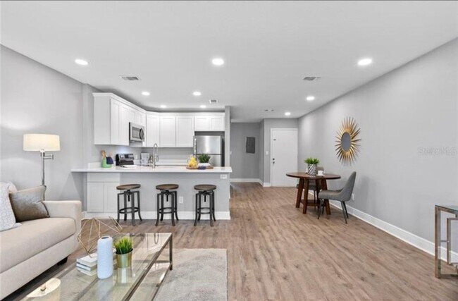 Foto del edificio - 633 N Keene Rd
