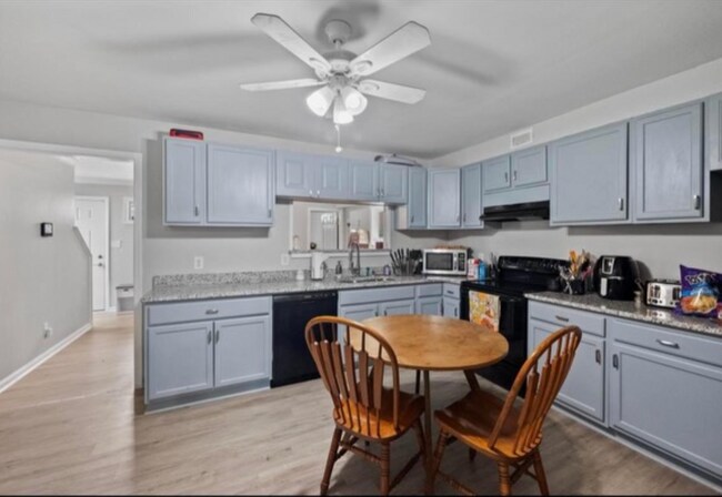 Building Photo - **Rent to own 3 bd 1.5 bath recently updated