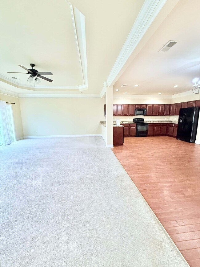 Foto del edificio - Channing Drive Townhomes & Oakley Lane Villas