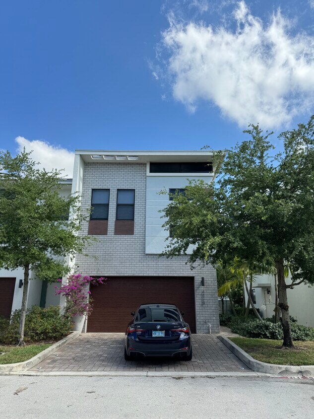4429 NW 9th St, Plantation, FL 33317 Townhome Rentals in Plantation FL