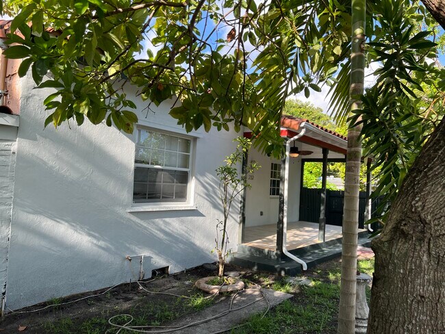 Foto del edificio - 232 NW 75th St
