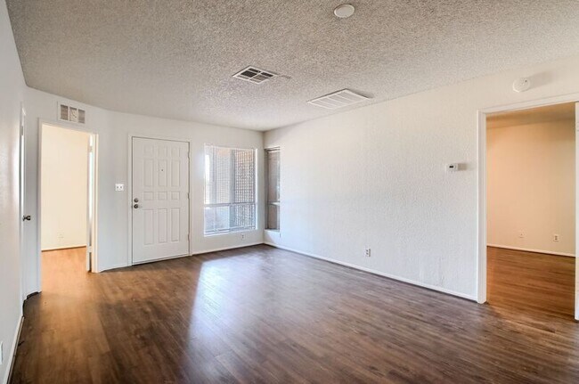 Building Photo - 93 N Cooper Rd
