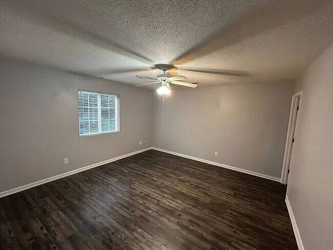 Foto del edificio - 3216 Bowers Ave