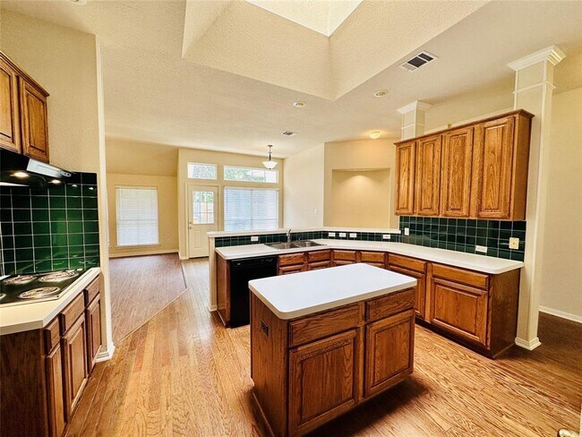 Foto del edificio - 6514 Clairmont Dr