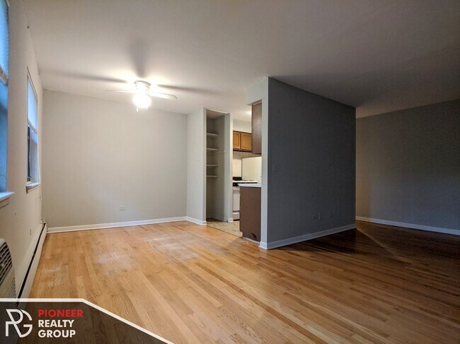 Foto del edificio - 510 W Briar Pl