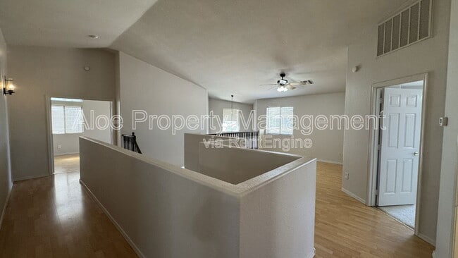 Building Photo - 491 W Ebony Way