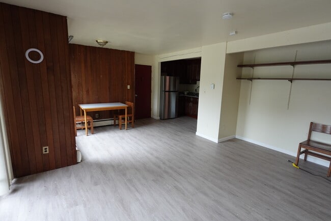 Building Photo - 832 Packard St