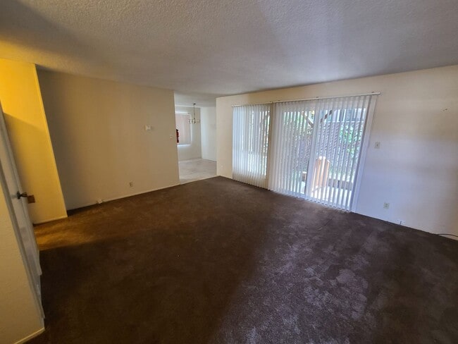 Foto del edificio - Utilities Included! Hayward 2-Bedroom with...