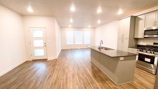 Photo - 7397 S Olivine River Ln (West Jordan, UT) Townhome