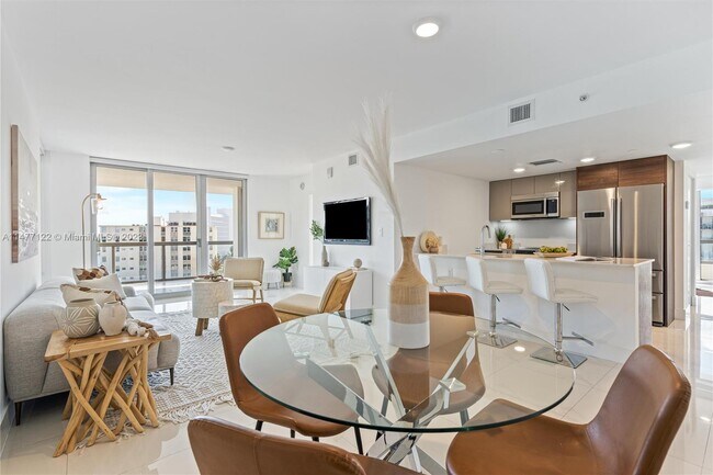 Building Photo - 9261 E Bay Harbor Dr