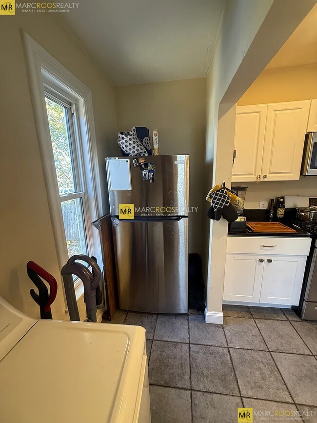 Building Photo - 36 Pratt St