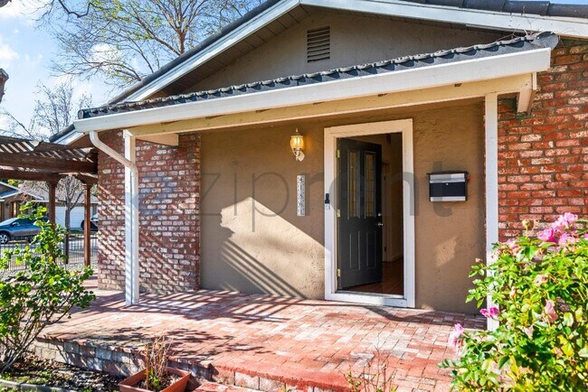 Foto del edificio - 41861 Maywood St