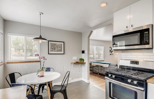 Foto del edificio - 1044 S Clay St