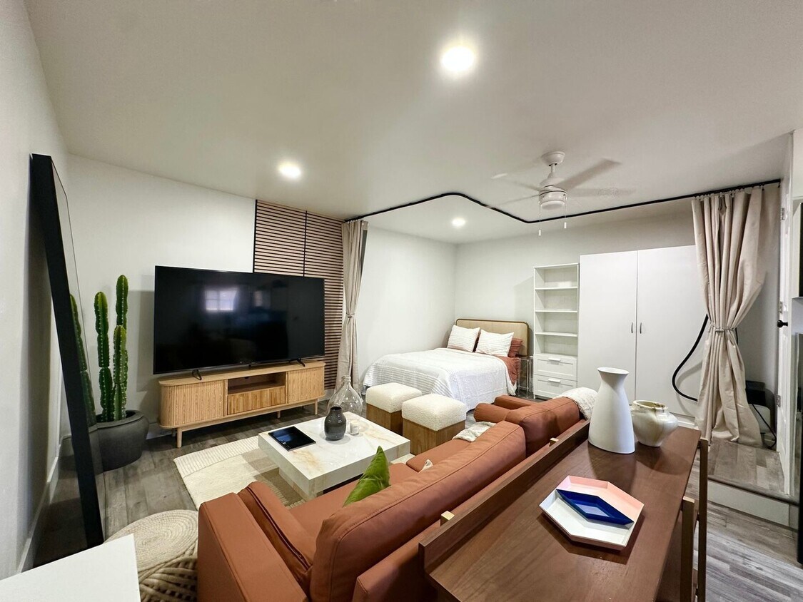 Foto principal - 7547 Garden Grove Ave
