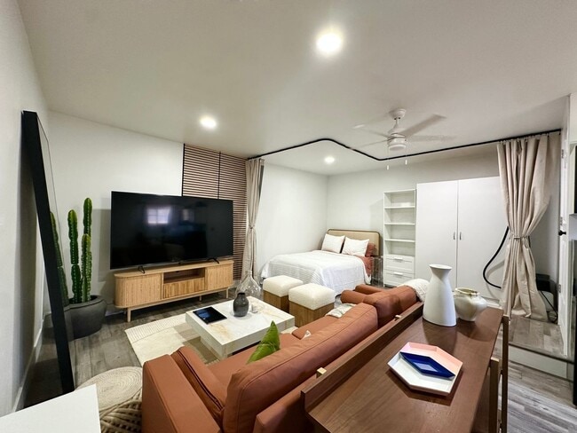 Building Photo - 7547 Garden Grove Ave