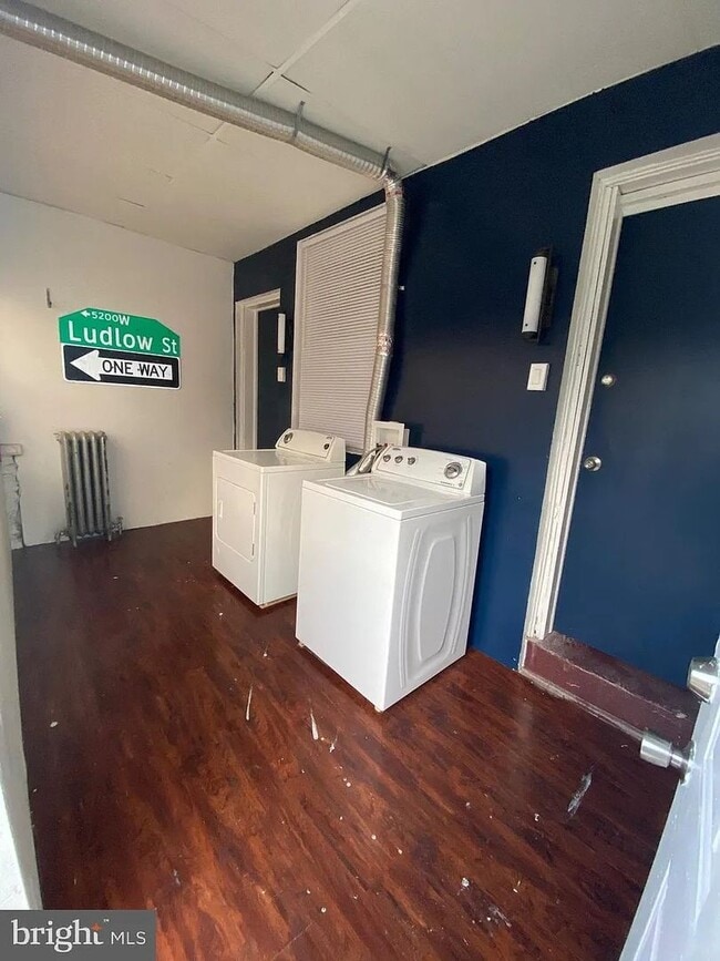 Foto del edificio - Beautifully Upgraded 2BR/2BA with Modern Finishes & Private Outdoor Space