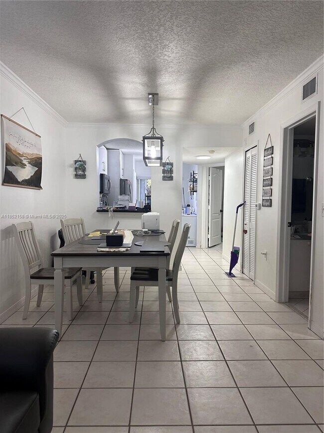 Foto del edificio - 2200 NW 78th Ave