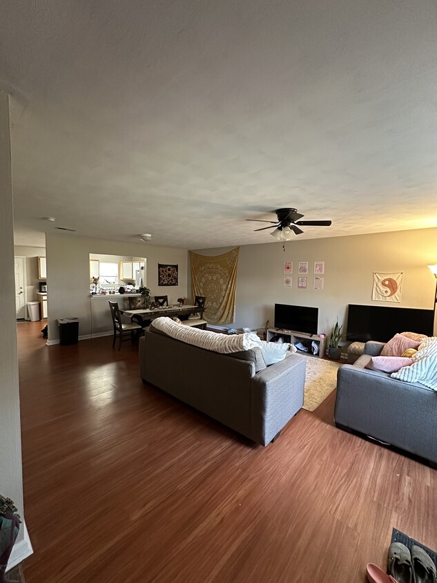 Living room with hardwood floor - 1400 Christine Ct