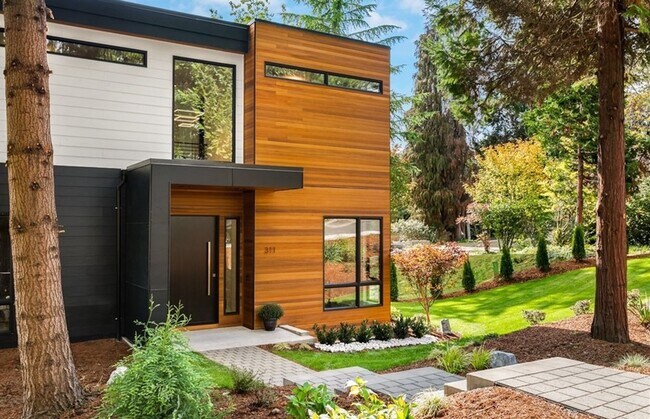 Building Photo - 5 Bed, 5 Bath Stunning NorKirk Singe-famil...