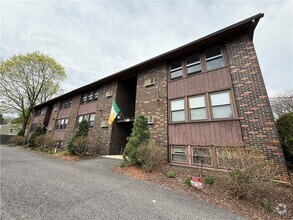 Building Photo - 120 Hasbrouck St