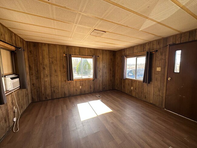 Foto del edificio - 1 Bedroom 1 Bathroom Mobile Home Duplex in...