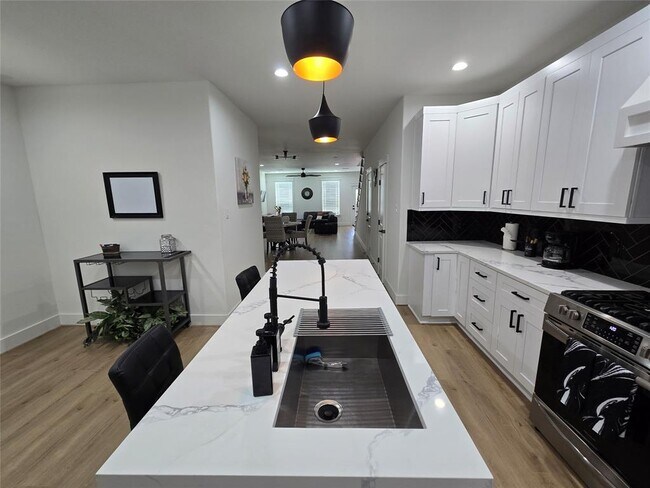 Foto del edificio - 306 E 39th St