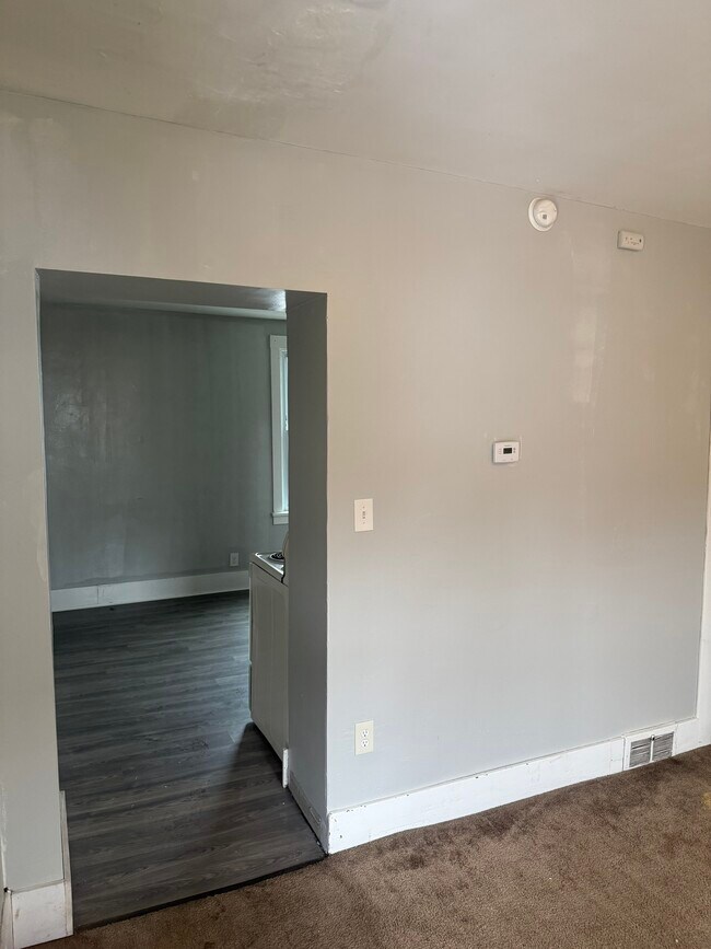 sala de estar - 1305 Airbrake Ave