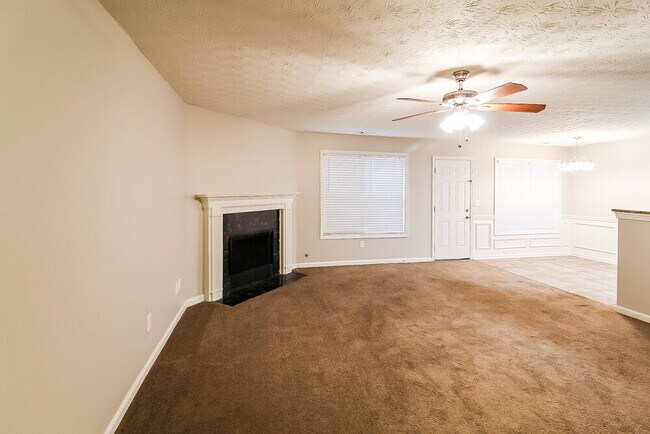 Foto del edificio - 581 Shadow Valley Ct