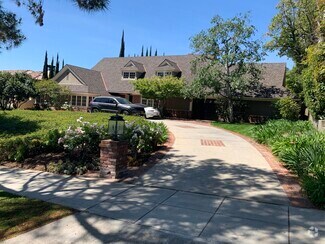 Building Photo - 723 N Sierra Dr
