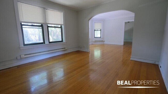 Foto del edificio - 2 bedroom in CHICAGO IL 60657