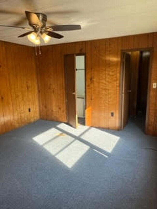 Building Photo - 2 bed 2 bath Rent Ready