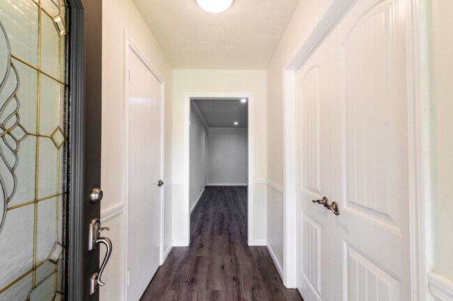 Foto del edificio - 9646 Springview Ln