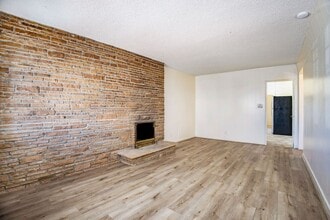 Building Photo - 60 Maitland Dr