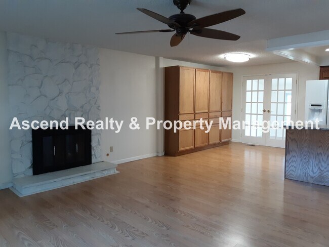 Foto del edificio - Updated 4 Bed on Cul de Sac Quick Access t...