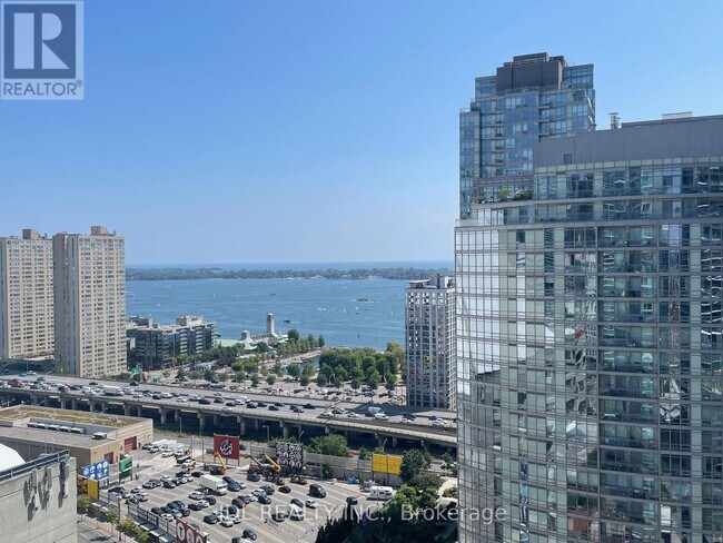 Photo du bâtiment - 81 Navy Wharf Ct