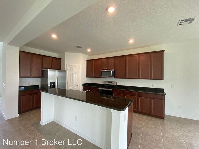 Building Photo - 6 br, 4 bath House - 687 Caterpillar Run