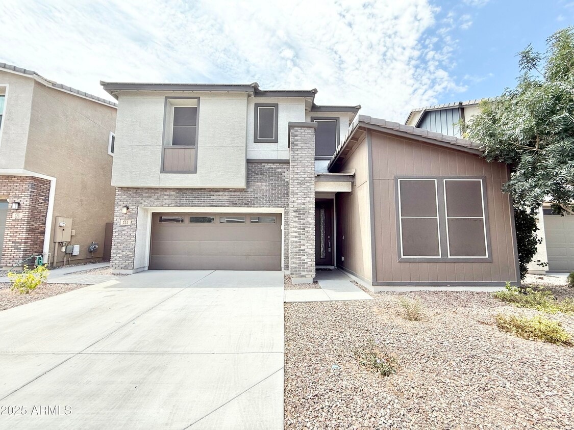 Primary Photo - 735 W Derringer Way