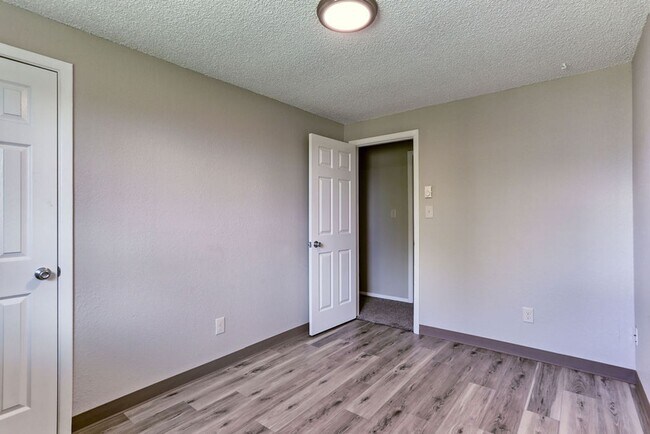 Foto del edificio - 3542 Butternut Dr
