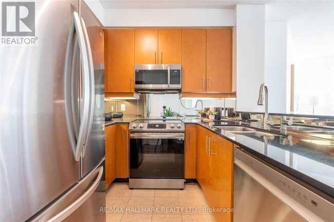 Photo du bâtiment - 300 Bloor St E