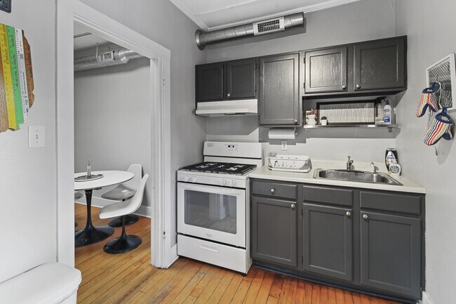 Foto del edificio - 415 1/2 N Neil St