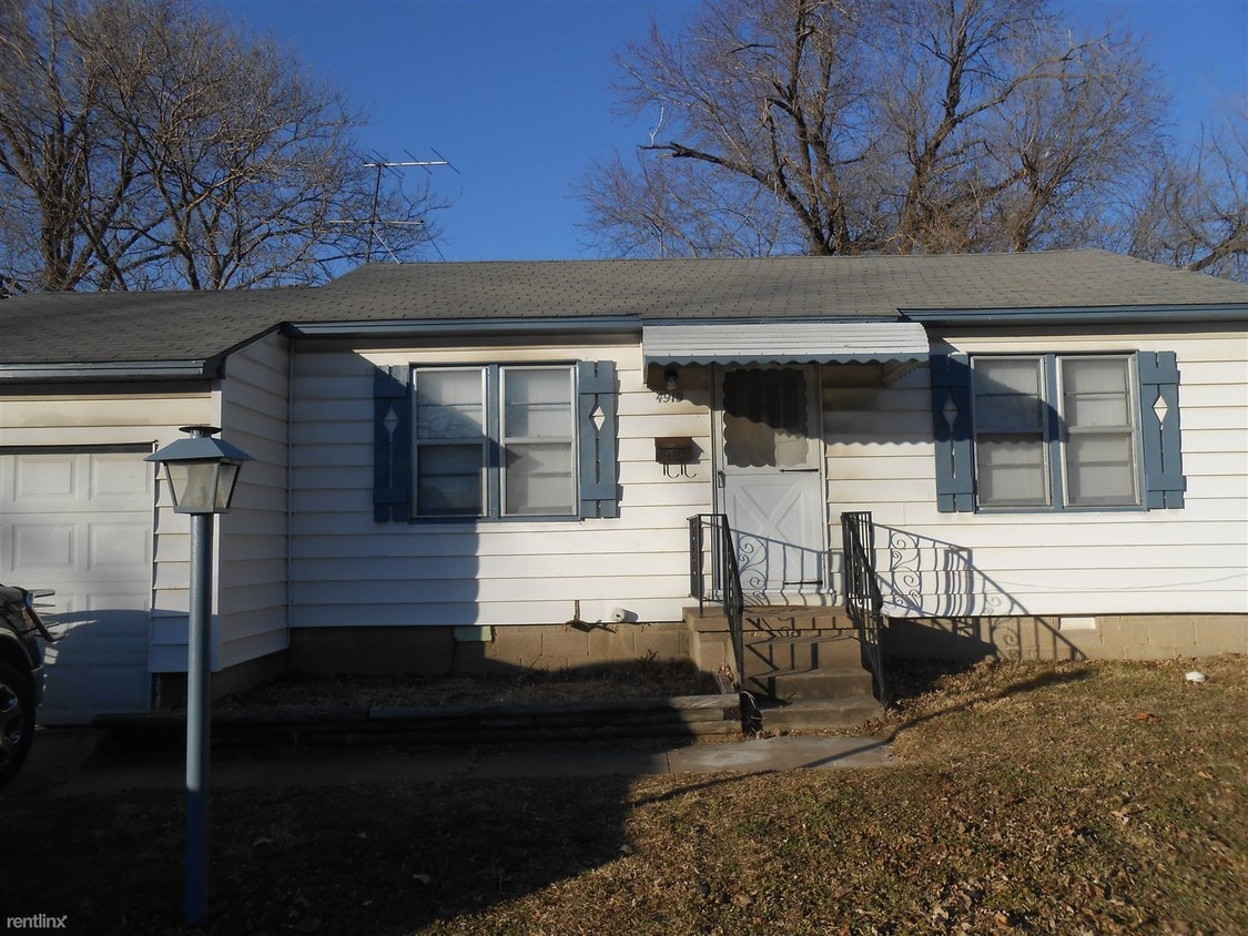 Primary Photo - 4919 E Easton St