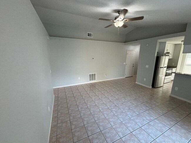 Foto del edificio - 4773 Robbins Ave