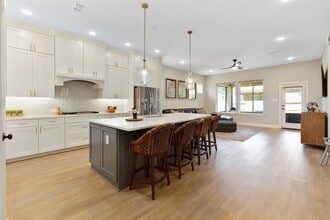 Building Photo - 9426 Oakheath Canyon Ct