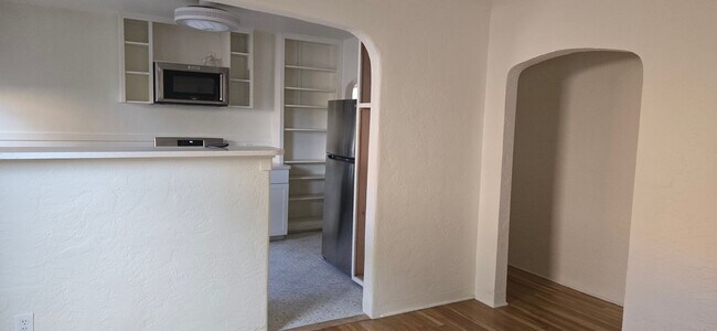 Foto del edificio - Downtown 2 bedroom apartment in triplex
