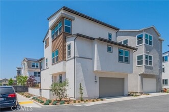 Building Photo - 446 Lobata