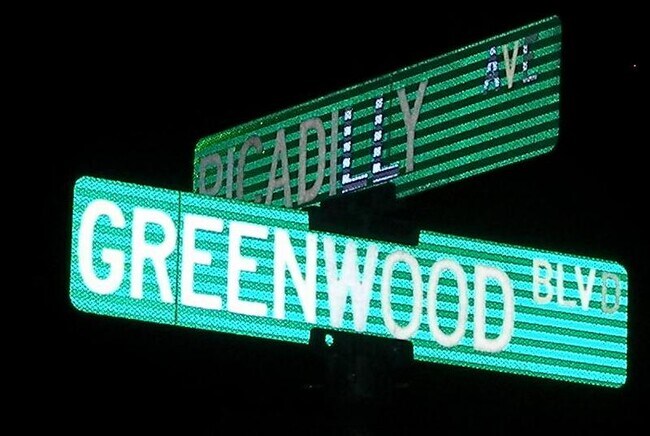 Foto del edificio - 3348 Greenwood Blvd