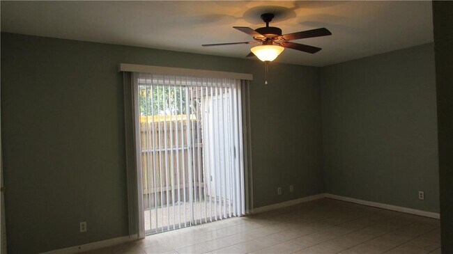 Building Photo - 2208 Mission Hill Dr
