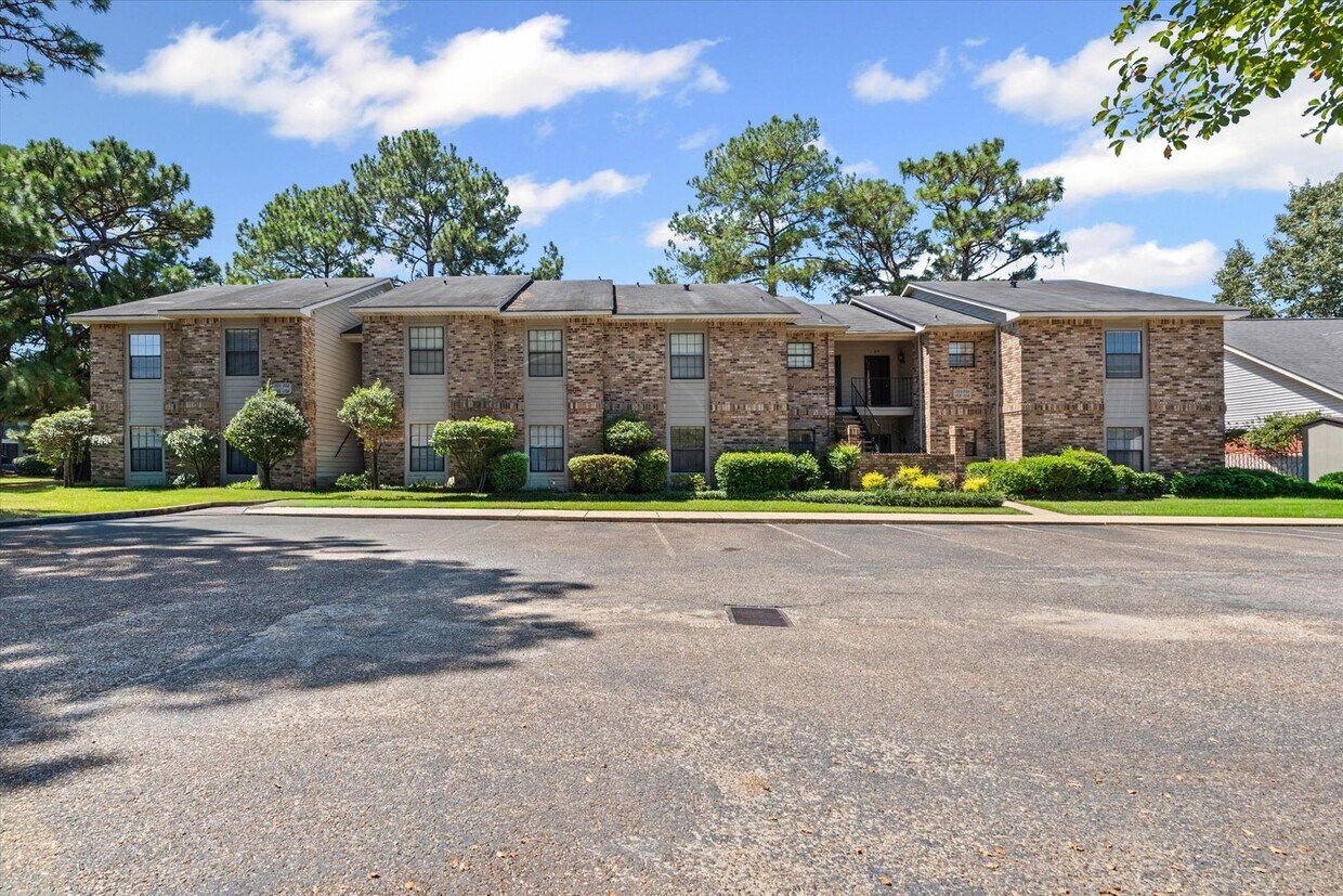 Primary Photo - Convenient Grelot Rd Condo