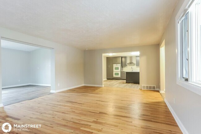 Building Photo - 561 Iola St